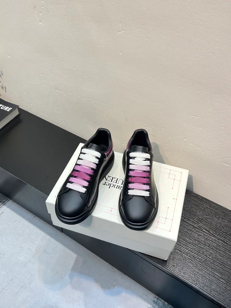 The cabinet is new. High-end versionAlexander McQueen·Alexander McQueen. Latest Big sneakers, white shoes, leisure shoes.👟New Color！ The tail is so special and beautiful., ♪ A moment of love ♪！😍Top Version！ 👍🏻I don't think that's a very good shoe., Spring, summer, autumn, winter, year after year, will never be obsolete., A million dollars., It's been on fire.. 🔸Shoe.: The original is meant to be the latest silk cow skin.+High-wild-lighted cow.（European Union3AStandard） 🔸Uchi.: Skins and feet.➕In the watered sheep's skin. 🔸Otsumi!: The latest version is a perfect one.PU♪ And the vacuum is the bottom ♪ 🔸Female34-41 （34.40.41Do it.） 🔸Men38-45 （38 45Do it.） 🎟Upgrade cabinet sync, Newest Original Packaging（Most of the products in the packaging quality leading markets）