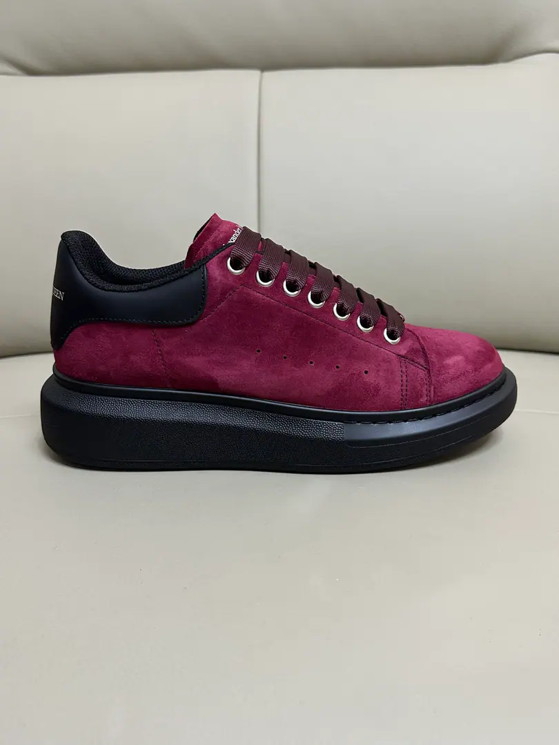 McQueen. Alexander McQUEEN Couples' leisure shoes. 🏆Fabulous.: Import of original cattle skin materials from Italy. Quality No more color for water. 🏆Uchi.: AThe first Italian import is resistant to the soil..Sweat..Breathe..Comfortable. 🏆Foot.: The top version is imported into the Italian Super Soft Cow. 🏆Otsumi!: PU+The counter.1:1 🏆Shoeboxes.: Original White Box. Plus white caps for double protection..Buffet.Handbag..Accreditation1:1Shade it.4Set.I'll give you a pair of shoes.. 🏆Codes: Women34-41.Men38-46 🏆Special Remarks（Female size34. 40.41, Men38.45.46Customise, No, no, no..Back.Change）