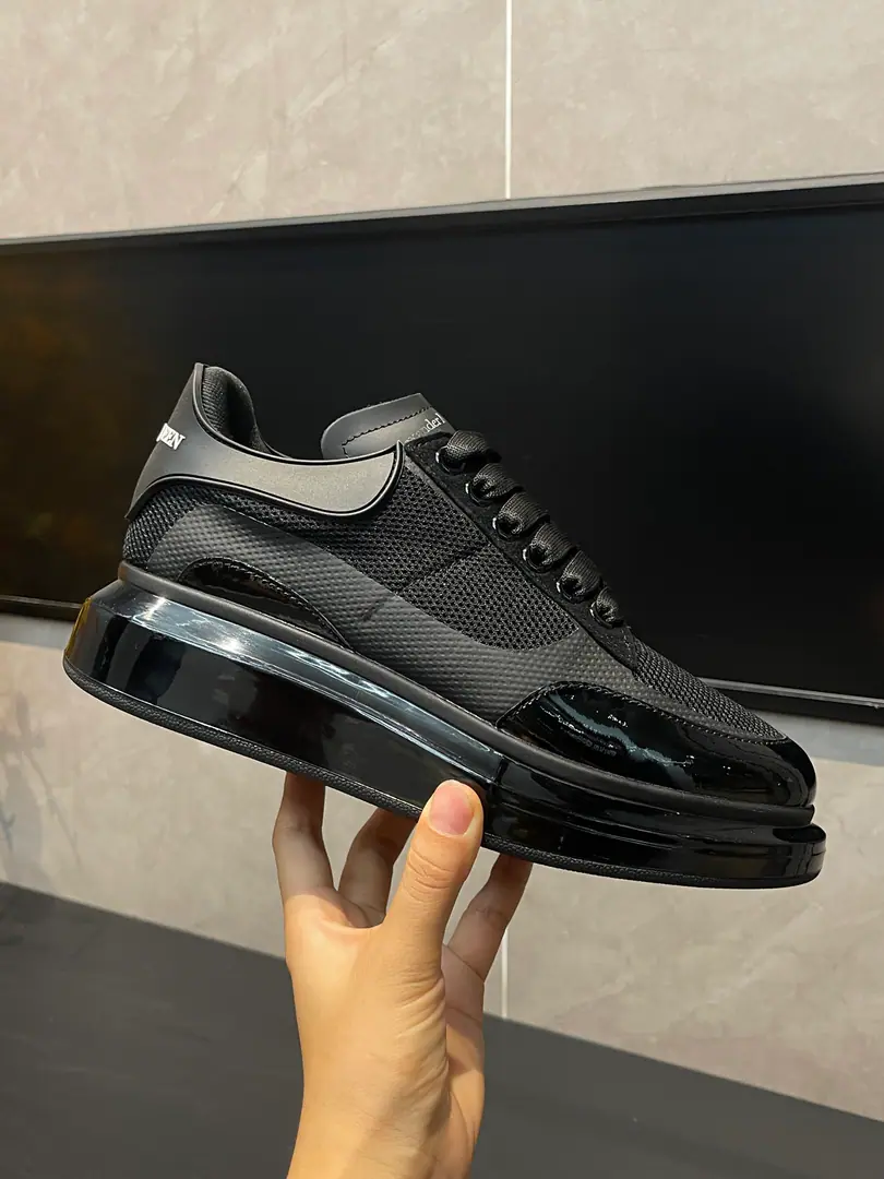 Alexander McQUEEN McQueen. Couples' leisure shoes. 🏆Fabulous.: Italian import quality. No more color for water. 🏆Uchi.: AThe first Italian import is in the super-softnet..It's dirty..Sweat..Breathe..Comfortable. 🏆Foot.: The top version is imported into the Italian Super Soft Cow. 🏆Otsumi!: PU+The counter.1:1 🏆Shoeboxes.: Original rice yellow box. Plus white caps for double protection..Buffet.Handbag..Accreditation1:1Shade it.4Set.I'll give you a pair of shoes.. 🏆Codes: Women34-41.Men38-46 🏆Special Remarks（Female size34. 40.41, Men38.45.46Customise, No, no, no..Back.Change）