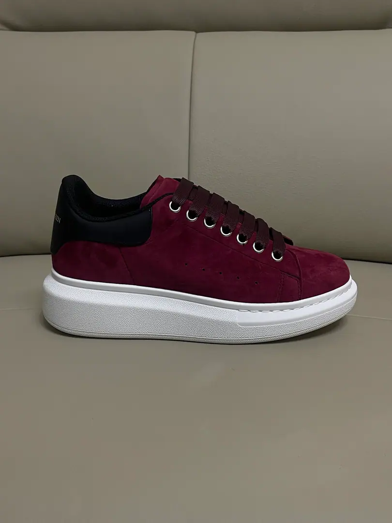 Alexander McQUEEN. Mallum's couple money.. 🏆Fabulous.: Italian import quality. No more color for water. 🏆Uchi.: AThe first Italian import is in the super-softnet..It's dirty..Sweat..Breathe..Comfortable. 🏆Foot.: The top version is imported into the Italian Super Soft Cow. 🏆Otsumi!: PU+The counter.1:1 🏆Shoeboxes.: Original rice yellow box. Plus white caps for double protection..Buffet.Handbag..Accreditation1:1Shade it.4Set.I'll give you a pair of shoes.. 🏆Codes: Women34-41.Men38-46 🏆Special Remarks（Female size34. 40.41, Men38.45.46Customise, No, no, no..Back.Change）
