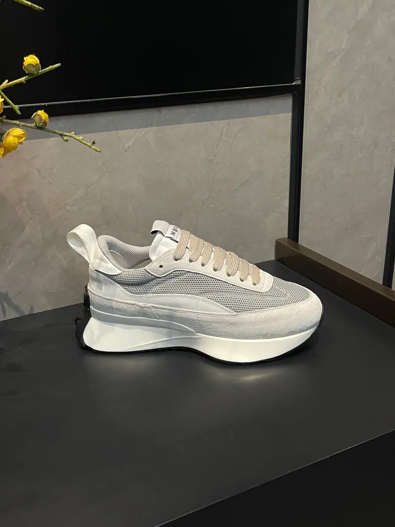 Professional McQueen's Plant.Top Version.Couple money.👫 Alexander McQUEENHigh version upgrades to highest quality again✅ 💪McQueen. Spring, summer, autumn, winter. Top Version Requisition level✅ I'll be the one to join the agency from the front line.🤝 🏆Fabulous.: Italian import quality. No more color for water. 🏆Uchi.: ️AThe first Italian import is in the super-softnet..It's dirty..Sweat..Breathe..Comfortable. 🏆Foot.: The top version is imported into the Italian Super Soft Cow. 🏆Otsumi!: PU+The counter.1:1 🏆Shoeboxes.: Original rice yellow box. Plus white caps for double protection..Buffet.Handbag..Accreditation1:1Shade it.4Set.I'll give you a pair of shoes.. 🖕🏿🖕🏿🖕🏿Shoes belts can be chosen for all the colors of this factory. 🏆Codes: Women34-41.Men38-46 🏆Special Remarks（Female size34. 40.41, Men38.45.46Customise, No, no, no..Back.Change）Please note when you report to the Bully.！We'll win together.🤝