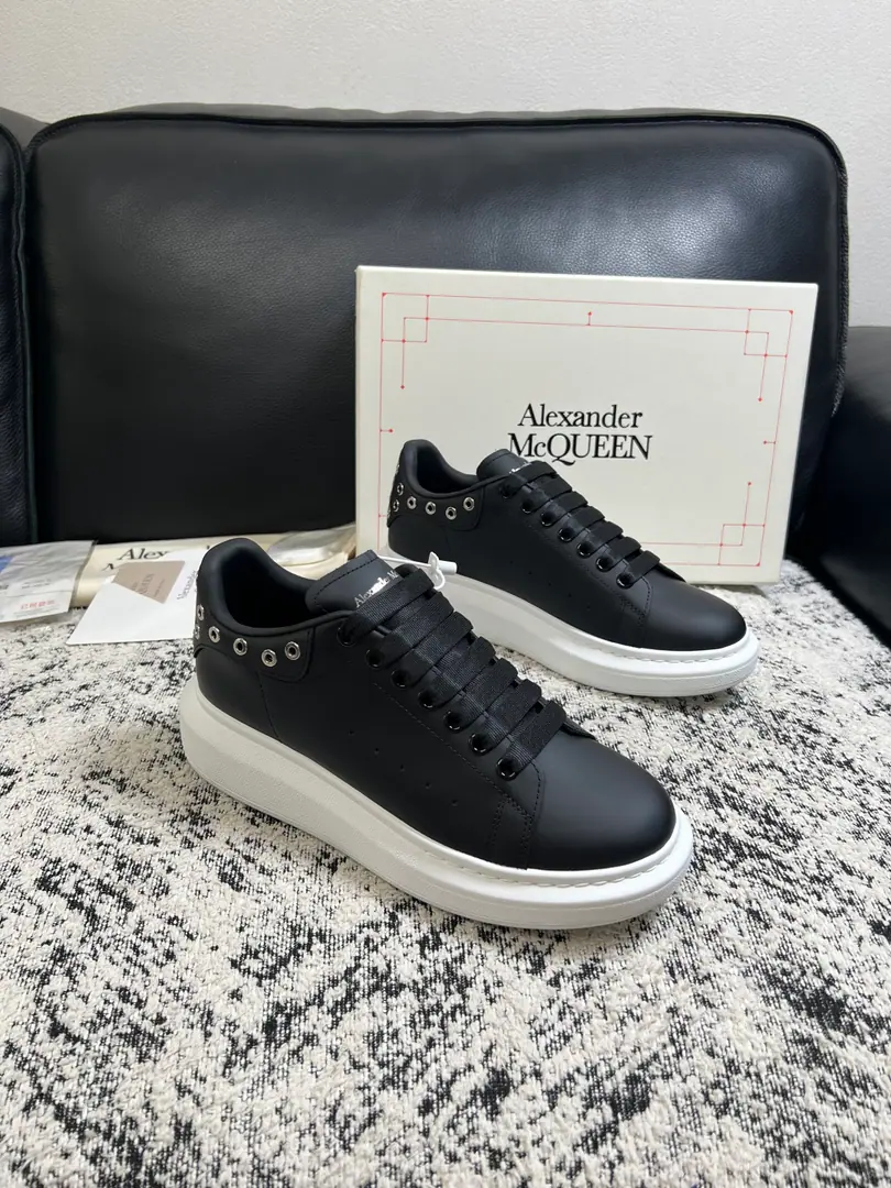 Alexander McQueen High Quality Top-level craft McQueen. Synchronize cabinets Original plant configuration, Italian imports of original cow-coloured flour, High-quality integration process, All imported water- dyeed cattle stubs., Shoes under the sole.: The original factory is super comfortable with the original base., The original factory and the single., Couple money. Codes 35-44（ Make a reservation. Women40 45 46 47 ）