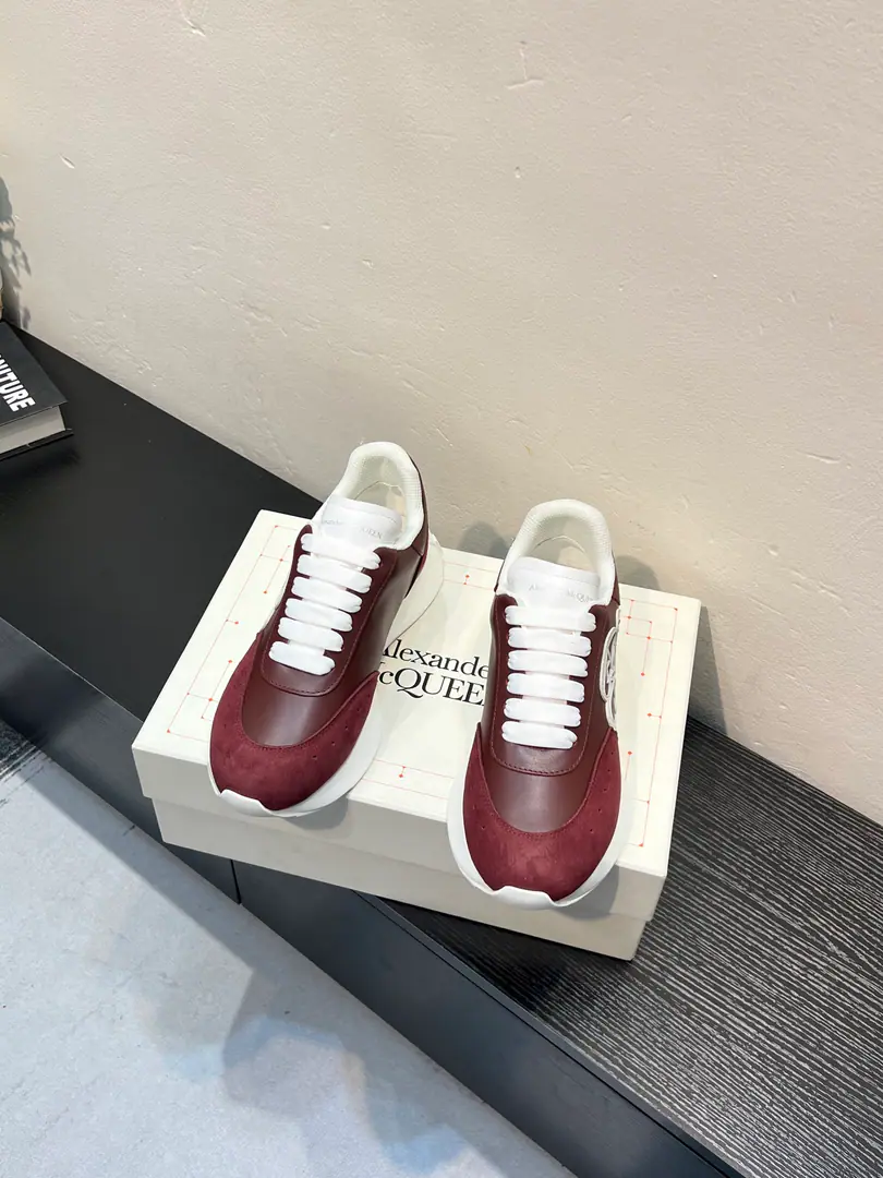 The cabinet is new. High-end versionAlexander McQueen·Alexander McQueen. Latest Big sneakers, white shoes, leisure shoes.👟New Color！ The tail is so special and beautiful., ♪ A moment of love ♪！😍Top Version！ 👍🏻I don't think that's a very good shoe., Spring, summer, autumn, winter, year after year, will never be obsolete., A million dollars., It's been on fire.. 🔸Shoe.: The original is meant to be the latest silk cow skin.+High-wild-lighted cow.（European Union3AStandard） 🔸Uchi.: Skins and feet.➕In the watered sheep's skin. 🔸Otsumi!: The latest version is a perfect one.PU♪ And the vacuum is the bottom ♪ 🔸Female34-41 （34.40.41Do it.） 🔸Men38-45 （38 45Do it.） 🎟Upgrade cabinet sync, Newest Original Packaging（Most of the products in the packaging quality leading markets）