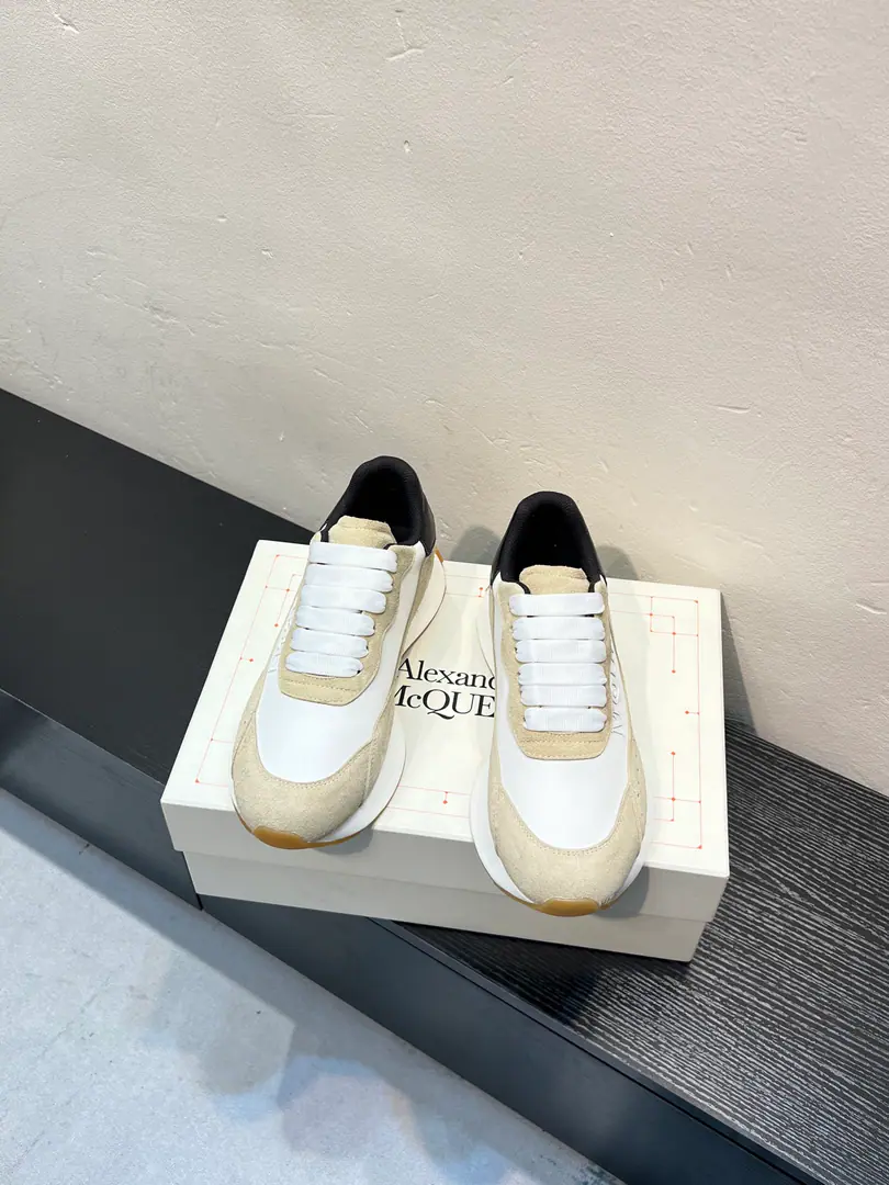 The cabinet is new. High-end versionAlexander McQueen·Alexander McQueen. Latest Big sneakers, white shoes, leisure shoes.👟New Color！ The tail is so special and beautiful., ♪ A moment of love ♪！😍Top Version！ 👍🏻I don't think that's a very good shoe., Spring, summer, autumn, winter, year after year, will never be obsolete., A million dollars., It's been on fire.. 🔸Shoe.: The original is meant to be the latest silk cow skin.+High-wild-lighted cow.（European Union3AStandard） 🔸Uchi.: Skins and feet.➕In the watered sheep's skin. 🔸Otsumi!: The latest version is a perfect one.PU♪ And the vacuum is the bottom ♪ 🔸Female34-41 （34.40.41Do it.） 🔸Men38-45 （38 45Do it.） 🎟Upgrade cabinet sync, Newest Original Packaging（Most of the products in the packaging quality leading markets）