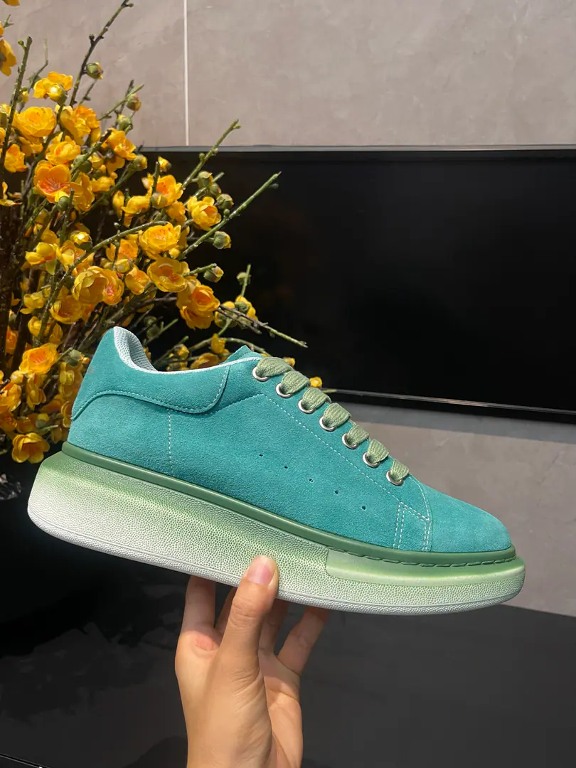 Alexander McQUEEN. Mallum's couple money.. 🏆Fabulous.: Italian import quality. No more color for water. 🏆Uchi.: AThe first Italian import is in the super-softnet..It's dirty..Sweat..Breathe..Comfortable. 🏆Foot.: The top version is imported into the Italian Super Soft Cow. 🏆Otsumi!: PU+The counter.1:1 🏆Shoeboxes.: Original rice yellow box. Plus white caps for double protection..Buffet.Handbag..Accreditation1:1Shade it.4Set.I'll give you a pair of shoes.. 🏆Codes: Women34-41.Men38-46 🏆Special Remarks（Female size34. 40.41, Men38.45.46Customise, No, no, no..Back.Change）