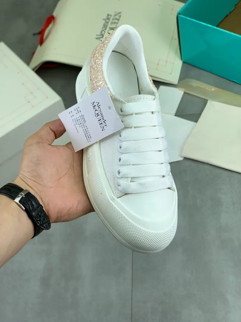 Plant prices Real value Top Version（Synchronise Action✈️Aircraft box packing）ALEXANDER MCQUEEN Alexander.·McQueen. 24ss The latest autumn and winter. FlexionSeries A couple who's been in love for years. Leisure Sports shoes Original procurement development Make the goods. This one.Flexion Off whiteToner-coated low-skinned leather-skinning sneakers, Use different sizes of shoelaces The combination of a light-point shoe bottom inspired by anatomy.. The back of the shoe and the back of the heel. Fabulous.: Original import of head-level cattle skin Uchi.: Customize the import into the air network. Shoes under the sole.: Original Open Model Slide-InTPUMaterial Codes: 35-45