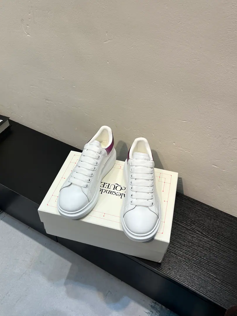 The cabinet is new. High-end versionAlexander McQueen·Alexander McQueen. Latest Big sneakers, white shoes, leisure shoes.👟New Color！ The tail is so special and beautiful., ♪ A moment of love ♪！😍Top Version！ 👍🏻I don't think that's a very good shoe., Spring, summer, autumn, winter, year after year, will never be obsolete., A million dollars., It's been on fire.. 🔸Shoe.: The original is meant to be the latest silk cow skin.+High-wild-lighted cow.（European Union3AStandard） 🔸Uchi.: Skins and feet.➕In the watered sheep's skin. 🔸Otsumi!: The latest version is a perfect one.PU♪ And the vacuum is the bottom ♪ 🔸Female34-41 （34.40.41Do it.） 🔸Men38-45 （38 45Do it.） 🎟Upgrade cabinet sync, Newest Original Packaging（Most of the products in the packaging quality leading markets）