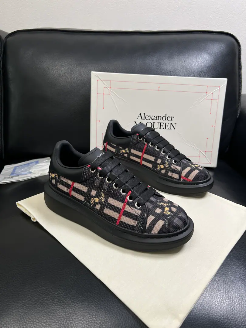 Alexander McQueen High Quality Top-level craft McQueen. Synchronize cabinets Original plant configuration, Italian imports of original cow-coloured flour, High-quality integration process, All imported water- dyeed cattle stubs., Shoes under the sole.: The original factory is super comfortable with the original base., The original factory and the single., Couple money. Codes 35-44（ Make a reservation. Women40 45 46 47 ）