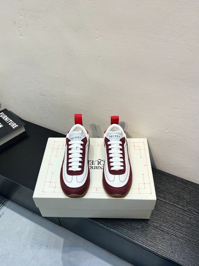 Alexander McQUEENThe latest spring shoes are leading the heavy process. Spring, summer, autumn, winter. Top-level requisition version, White., The thickest design is a long leg.. You're a good worker., - Tetsu., It's a lot of fashion.. 💎Fabulous.Fabric: Italian import quality.Silk cow skin. 💎Uchi.inside of: AThe first Italian imports air-eating sheep. 💎Foot.Stepping: The top-level edition is the Italian super-soft cow skin. 💎Shoes under the sole.Sole: Original modeling slide-resistant glue 💎Shoes under the sole.: 3CM 💎package: Original Shoe Box. Buffet.4Set.I'll give you a pair of shoes.．Handbag. 💎Size: Women35-40Men39-45 💎Special Remarks, Female size40.Men.45.Customise, No, no, no..Back.Change）