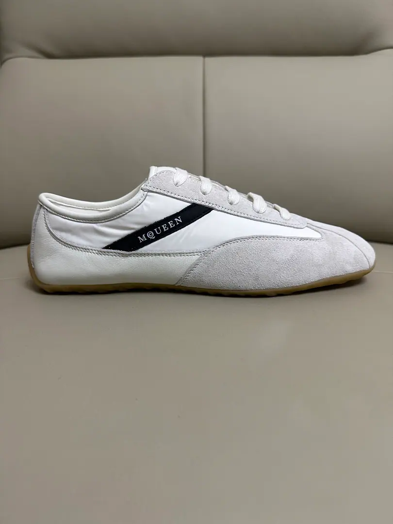 Couple money.👫 Men and women's shoes. Alexander McQUEEN 💪McQueen. Spring, summer, autumn, winter. Top Version 🏆Fabulous.: Import of original cattle skin materials from Italy. Quality No more color for water. 🏆Uchi.:AThe first Italian import is resistant to the soil..Sweat..Breathe..Comfortable. 🏆Foot.: The top version is imported into the Italian Super Soft Cow. 🏆Otsumi!: PU+The counter.1:1 🏆Shoeboxes.: Original White Box. Plus white caps for double protection..Buffet.Handbag..Accreditation1:1Shade it.4Set.I'll give you a pair of shoes.. 🏆Codes: Women34-41.Men38-46 Remarks（Female size34. 40.41, Men38.45.46Customise, No, no, no..Back.Change）