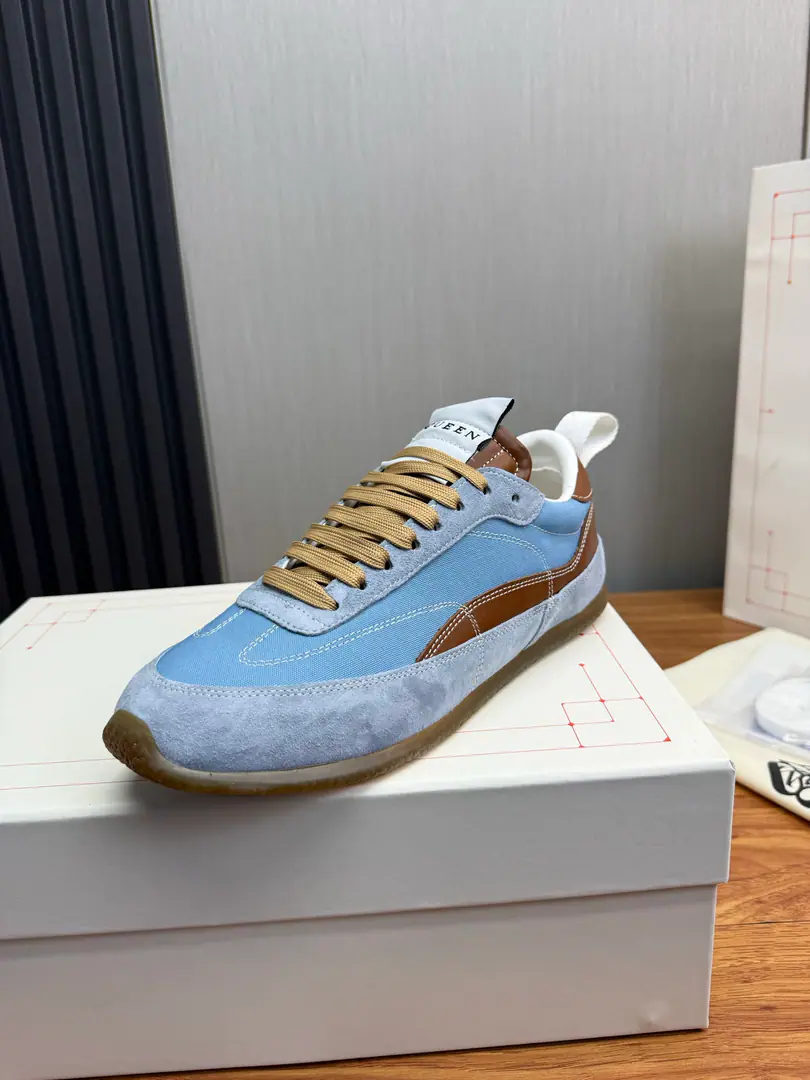 Plant McQueen..MQThe latest German shoe..Couples are a couple., It's a year-round.🔥 🩵🩷 Alexander McQUEENHigh version upgrades to highest quality again.Requisition level✅✅ 🏆Fabulous.: Italian imports are highly qualified. No more color for water. 🏆Uchi.: AThe first Italian import is resistant to the dirtyness of the silk net..Sweat..Breathe..Comfortable.🦶 🏆Foot.: The top version is imported into the Italian Super Soft Cow. 🏆Otsumi!: Original rubber floor+The counter.1:1 🏆Shoeboxes.: Original rice yellow box. Plus white caps for double protection..Buffet.Handbag..Accreditation1:1Shade it.4Set.I'll give you a pair of shoes.💖 🏆Codes: Women34-41.Men38-46 （Female size34. 40.41, Men38.45.46Customise, No re-election.）
