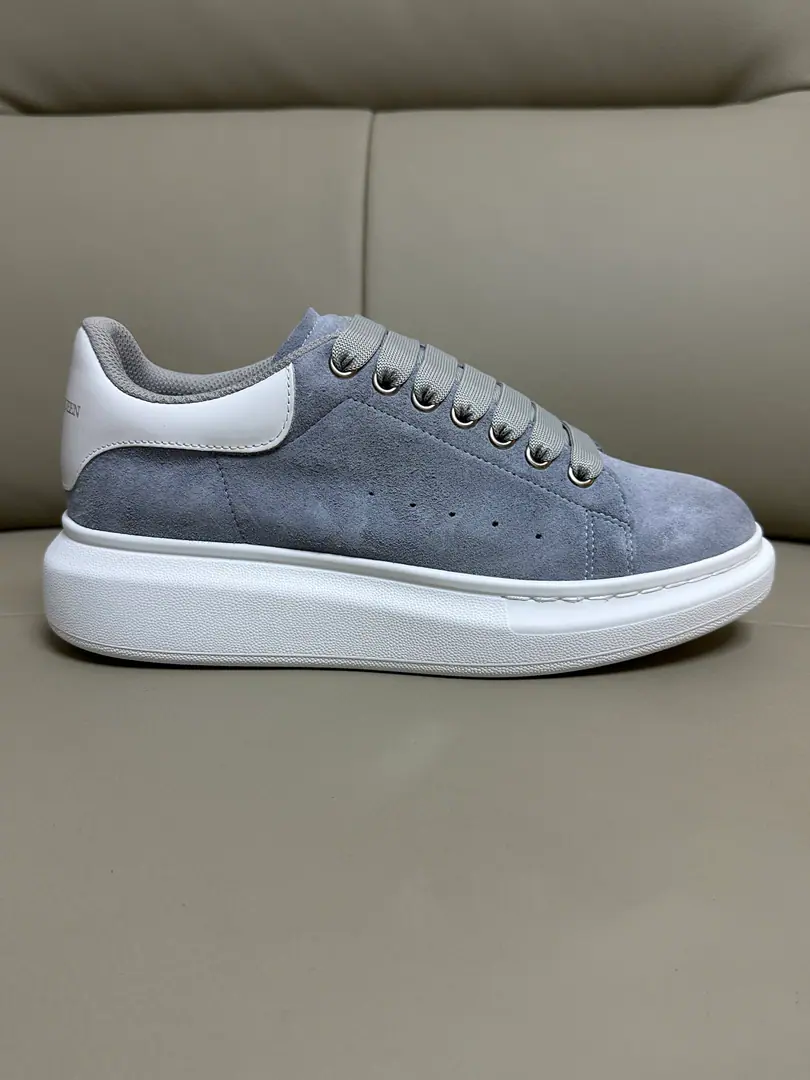 McQueen. Alexander McQUEEN Couples' leisure shoes. 🏆Fabulous.: Import of original cattle skin materials from Italy. Quality No more color for water. 🏆Uchi.: AThe first Italian import is resistant to the soil..Sweat..Breathe..Comfortable. 🏆Foot.: The top version is imported into the Italian Super Soft Cow. 🏆Otsumi!: PU+The counter.1:1 🏆Shoeboxes.: Original White Box. Plus white caps for double protection..Buffet.Handbag..Accreditation1:1Shade it.4Set.I'll give you a pair of shoes.. 🏆Codes: Women34-41.Men38-46 🏆Special Remarks（Female size34. 40.41, Men38.45.46Customise, No, no, no..Back.Change）