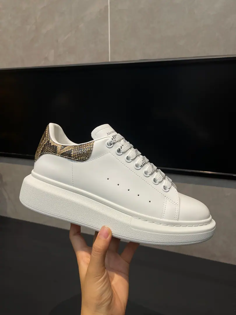 Professional McQueen's Plant.Top Version.Couple money.👫 Alexander McQUEENHigh version upgrades to highest quality again✅ 💪McQueen. Spring, summer, autumn, winter. Top Version Requisition level✅ I'll be the one to join the agency from the front line.🤝 🏆Fabulous.: Italian import quality. No more color for water. 🏆Uchi.: ️AThe first Italian import is in the super-softnet..It's dirty..Sweat..Breathe..Comfortable. 🏆Foot.: The top version is imported into the Italian Super Soft Cow. 🏆Otsumi!: PU+The counter.1:1 🏆Shoeboxes.: Original rice yellow box. Plus white caps for double protection..Buffet.Handbag..Accreditation1:1Shade it.4Set.I'll give you a pair of shoes.. 🖕🏿🖕🏿🖕🏿Shoes belts can be chosen for all the colors of this factory. 🏆Codes: Women34-41.Men38-46 🏆Special Remarks（Female size34. 40.41, Men38.45.46Customise, No, no, no..Back.Change）Please note when you report to the Bully.！We'll win together.🤝