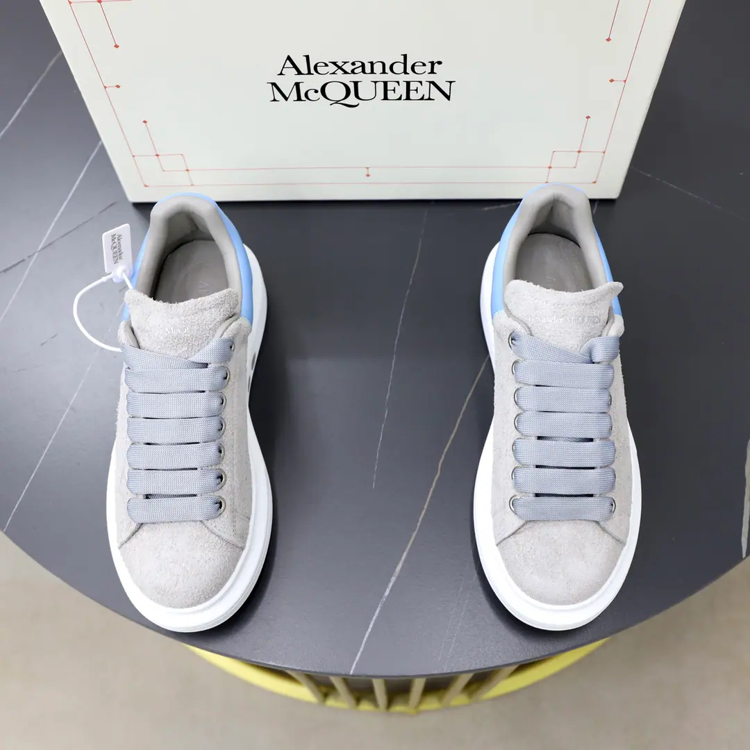 Plant price: ¥ Top Quality Full package Trade marks: McQuee*「McQueen.*」Low gang sneakers. Positive code number: 35-45(I can be a girl.34.40.41, Men46.47) Commodity materials: I'm gonna have to get my shoes on the face and get my head covered in cow skin., In the skin of the sheep., Original Base.