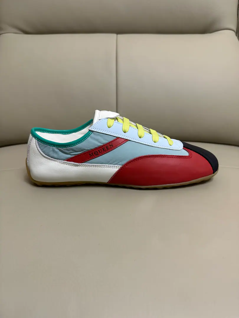 Couple money.👫 Men and women's shoes. Alexander McQUEEN 💪McQueen. Spring, summer, autumn, winter. Top Version 🏆Fabulous.: Import of original cattle skin materials from Italy. Quality No more color for water. 🏆Uchi.:AThe first Italian import is resistant to the soil..Sweat..Breathe..Comfortable. 🏆Foot.: The top version is imported into the Italian Super Soft Cow. 🏆Otsumi!: PU+The counter.1:1 🏆Shoeboxes.: Original White Box. Plus white caps for double protection..Buffet.Handbag..Accreditation1:1Shade it.4Set.I'll give you a pair of shoes.. 🏆Codes: Women34-41.Men38-46 Remarks（Female size34. 40.41, Men38.45.46Customise, No, no, no..Back.Change）