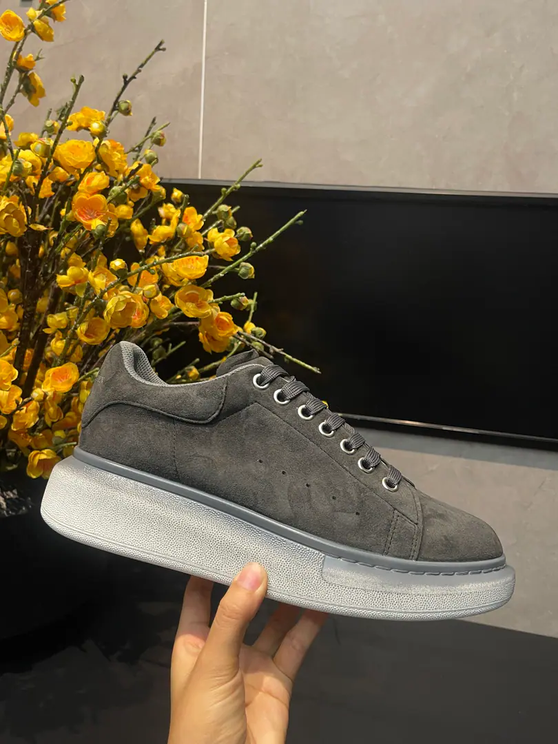 Professional McQueen's Plant.Top Version.Couple money.👫 Alexander McQUEENHigh version upgrades to highest quality again✅ 💪McQueen. Spring, summer, autumn, winter. Top Version Requisition level✅ I'll be the one to join the agency from the front line.🤝 🏆Fabulous.: Italian import quality. No more color for water. 🏆Uchi.: ️AThe first Italian import is in the super-softnet..It's dirty..Sweat..Breathe..Comfortable. 🏆Foot.: The top version is imported into the Italian Super Soft Cow. 🏆Otsumi!: PU+The counter.1:1 🏆Shoeboxes.: Original rice yellow box. Plus white caps for double protection..Buffet.Handbag..Accreditation1:1Shade it.4Set.I'll give you a pair of shoes.. 🖕🏿🖕🏿🖕🏿Shoes belts can be chosen for all the colors of this factory. 🏆Codes: Women34-41.Men38-46 🏆Special Remarks（Female size34. 40.41, Men38.45.46Customise, No, no, no..Back.Change）Please note when you report to the Bully.！We'll win together.🤝
