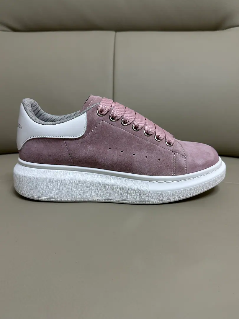 Alexander McQUEEN. Mallum's couple money.. 🏆Fabulous.: Italian import quality. No more color for water. 🏆Uchi.: AThe first Italian import is in the super-softnet..It's dirty..Sweat..Breathe..Comfortable. 🏆Foot.: The top version is imported into the Italian Super Soft Cow. 🏆Otsumi!: PU+The counter.1:1 🏆Shoeboxes.: Original rice yellow box. Plus white caps for double protection..Buffet.Handbag..Accreditation1:1Shade it.4Set.I'll give you a pair of shoes.. 🏆Codes: Women34-41.Men38-46 🏆Special Remarks（Female size34. 40.41, Men38.45.46Customise, No, no, no..Back.Change）