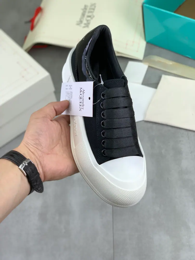 Plant prices Real value Top Version（Synchronise Action✈️Aircraft box packing）ALEXANDER MCQUEEN Alexander.·McQueen. 24ss The latest autumn and winter. FlexionSeries A couple who's been in love for years. Leisure Sports shoes Original procurement development Make the goods. This one.Flexion Off whiteToner-coated low-skinned leather-skinning sneakers, Use different sizes of shoelaces The combination of a light-point shoe bottom inspired by anatomy.. The back of the shoe and the back of the heel. Fabulous.: Original import of head-level cattle skin Uchi.: Customize the import into the air network. Shoes under the sole.: Original Open Model Slide-InTPUMaterial Codes: 35-45