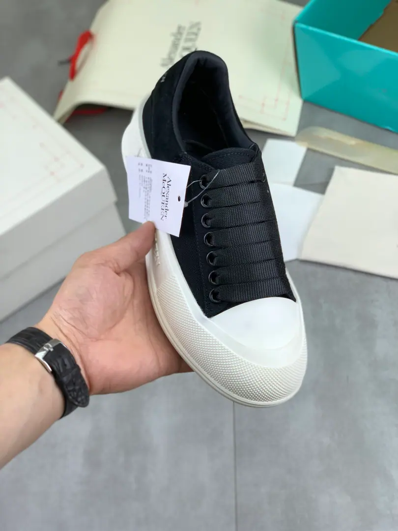 Plant prices ⚽️ Top Version（Synchronise Action✈️Aircraft box packing）ALEXANDER MCQUEEN Alexander.·McQueen. 24ss The latest autumn and winter. FlexionSeries A couple who's been in love for years. Leisure Sports shoes Original procurement development Make the goods. This one.Flexion Off whiteToner-coated low-skinned leather-skinning sneakers, Use different sizes of shoelaces The combination of a light-point shoe bottom inspired by anatomy.. The back of the shoe and the back of the heel. Fabulous.: Original import of head-level cattle skin Uchi.: Customize the import into the air network. Shoes under the sole.: Original Open Model Slide-InTPUMaterial Codes: 35-45