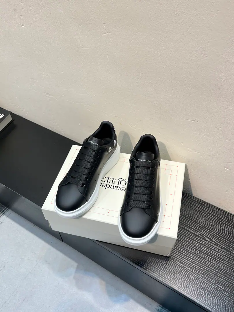 The cabinet is new. High-end versionAlexander McQueen·Alexander McQueen. Latest Big sneakers, white shoes, leisure shoes.👟New Color！ The tail is so special and beautiful., ♪ A moment of love ♪！😍Top Version！ 👍🏻I don't think that's a very good shoe., Spring, summer, autumn, winter, year after year, will never be obsolete., A million dollars., It's been on fire.. 🔸Shoe.: The original is meant to be the latest silk cow skin.+High-wild-lighted cow.（European Union3AStandard） 🔸Uchi.: Skins and feet.➕In the watered sheep's skin. 🔸Otsumi!: The latest version is a perfect one.PU♪ And the vacuum is the bottom ♪ 🔸Female34-41 （34.40.41Do it.） 🔸Men38-45 （38 45Do it.） 🎟Upgrade cabinet sync, Newest Original Packaging（Most of the products in the packaging quality leading markets）