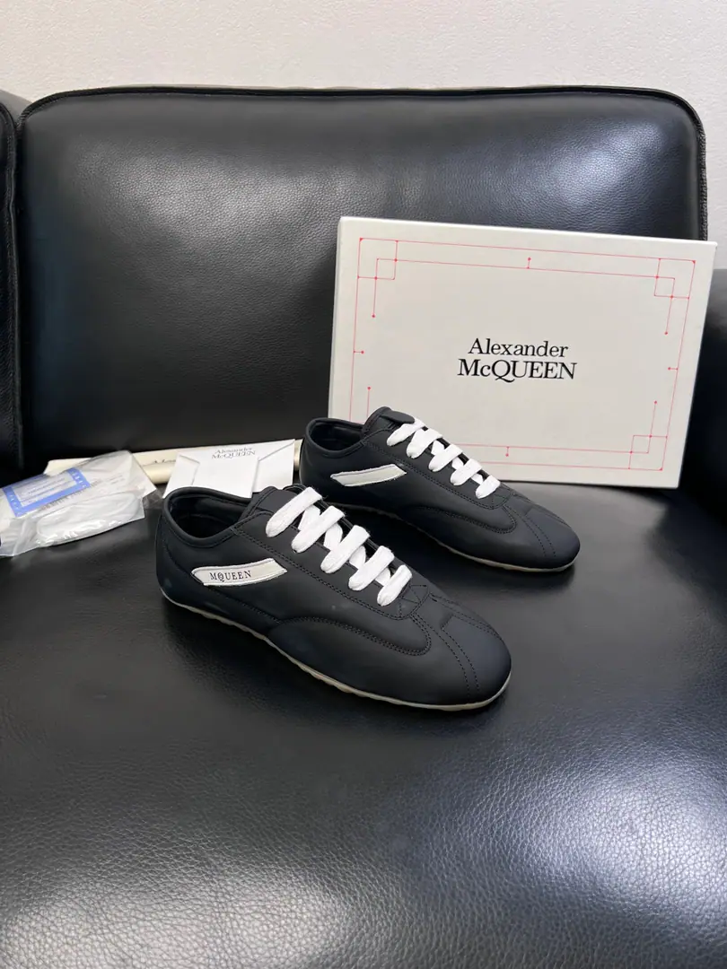 Alexander McQueen High Quality Top-level craft McQueen. Synchronize cabinets Original plant configuration, Italian imports of original cow-coloured flour, High-quality integration process, All imported water- dyeed cattle stubs., Shoes under the sole.: The original factory is super comfortable with the original base., The original factory and the single., Couple money. Codes 35-44（ Make a reservation. Women40 45 46 47 ）