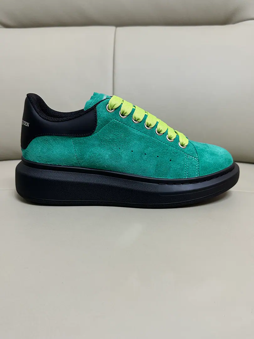 McQueen. Alexander McQUEEN Couples' leisure shoes. 🏆Fabulous.: Import of original cattle skin materials from Italy. Quality No more color for water. 🏆Uchi.: AThe first Italian import is resistant to the soil..Sweat..Breathe..Comfortable. 🏆Foot.: The top version is imported into the Italian Super Soft Cow. 🏆Otsumi!: PU+The counter.1:1 🏆Shoeboxes.: Original White Box. Plus white caps for double protection..Buffet.Handbag..Accreditation1:1Shade it.4Set.I'll give you a pair of shoes.. 🏆Codes: Women34-41.Men38-46 🏆Special Remarks（Female size34. 40.41, Men38.45.46Customise, No, no, no..Back.Change）