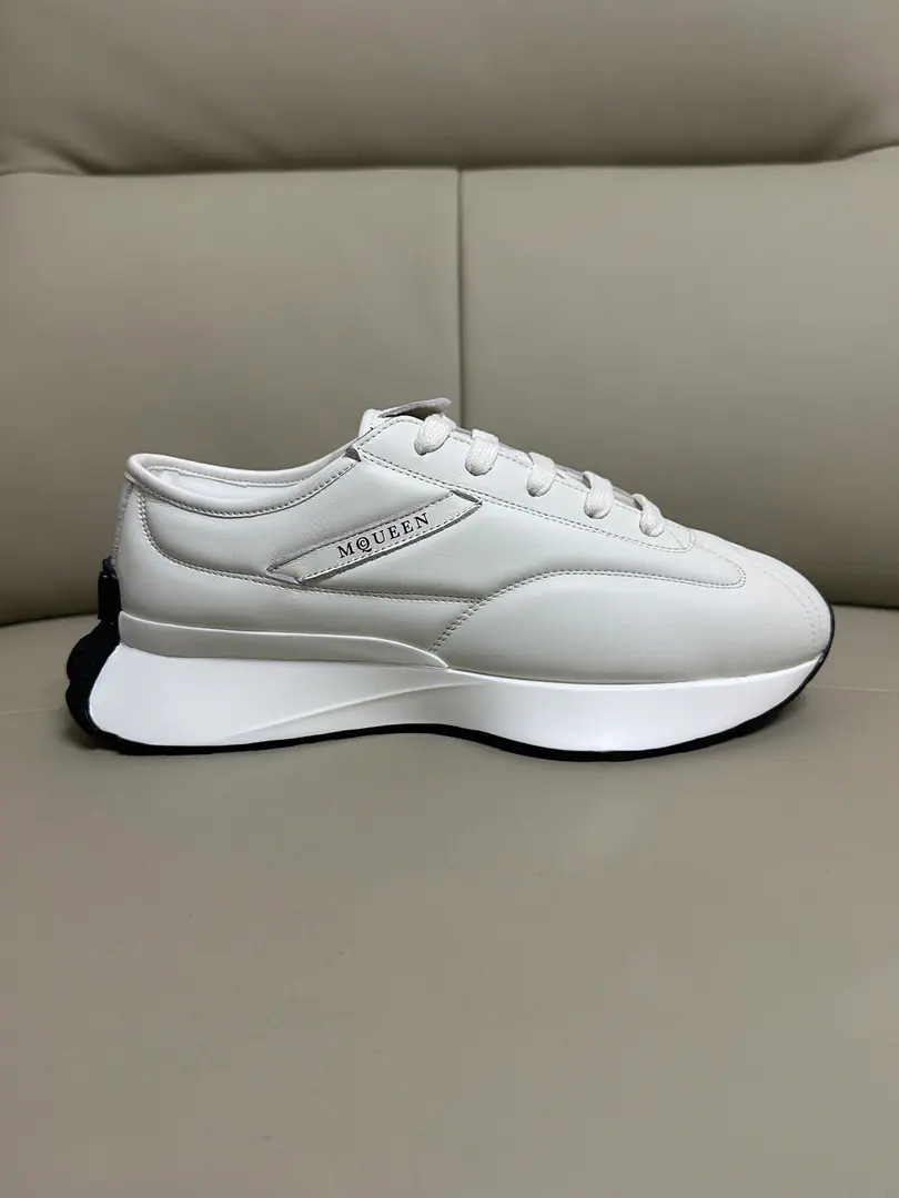 Couple money.👫 Alexander McQUEEN 🏆Fabulous.: Import of original cattle skin materials from Italy. Quality No more color for water. 🏆Uchi.: AThe first Italian import is resistant to the soil..Sweat..Breathe..Comfortable. 🏆Foot.: The top version is imported into the Italian Super Soft Cow. 🏆Otsumi!: PU+The counter.1:1 🏆Shoeboxes.: Original White Box. Plus white caps for double protection..Buffet.Handbag..Accreditation1:1Shade it.4Set.I'll give you a pair of shoes.. 🏆Codes: Women34-41.Men38-46 🏆Remarks（Female size34. 40.41, Men38.45.46Customise, No, no, no..Back.Change）