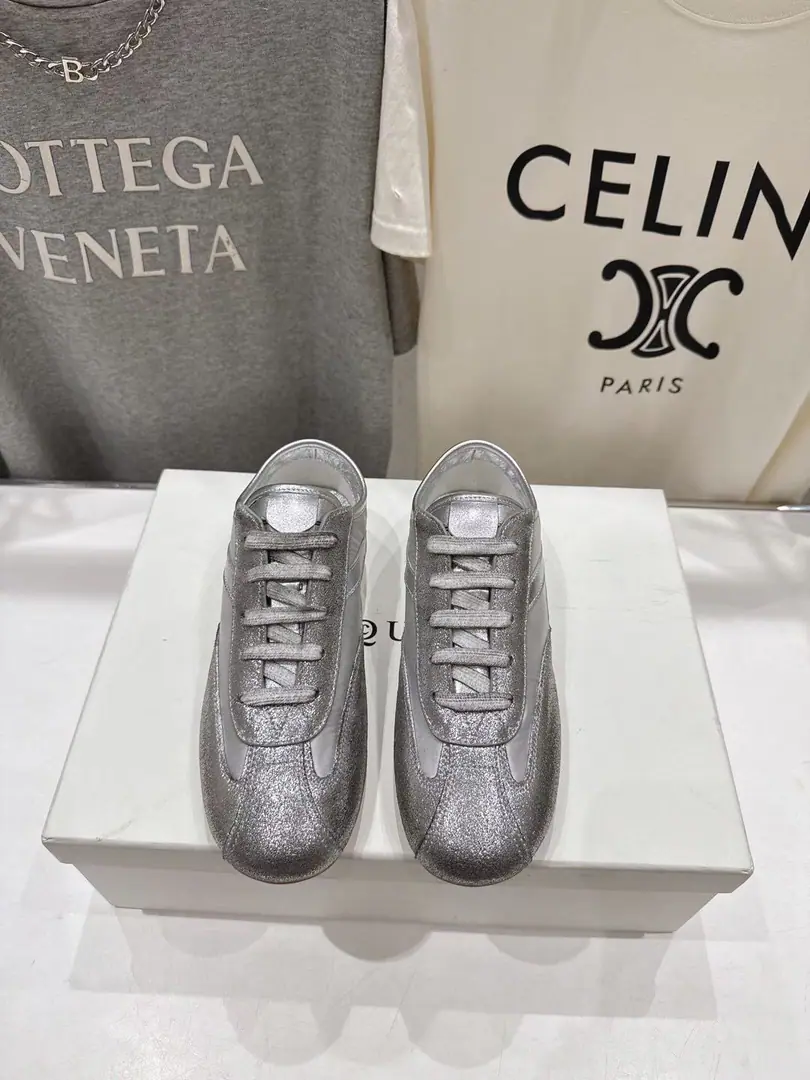 ALEXANDER MCQUEEN/Alexander.·McQueen. Latest FlexionA series of couples who were playing together for the old days, running on the white shoes. Original procurement development Make the goods. This one.Flexion Off whiteSkins, under-skinned, tweezers., A light sole is so comfortable., Showing the charm of sports style.. It can add fashion to the various recreational models. ✔Fabulous.: Customize imported head-story cattle skin ✔Uchi.: Import of sheep skin ✔Shoes under the sole.: Original version to open ✔Size: Female35-40 / Men40-45（Women40.Men45Make a no-refund order.）