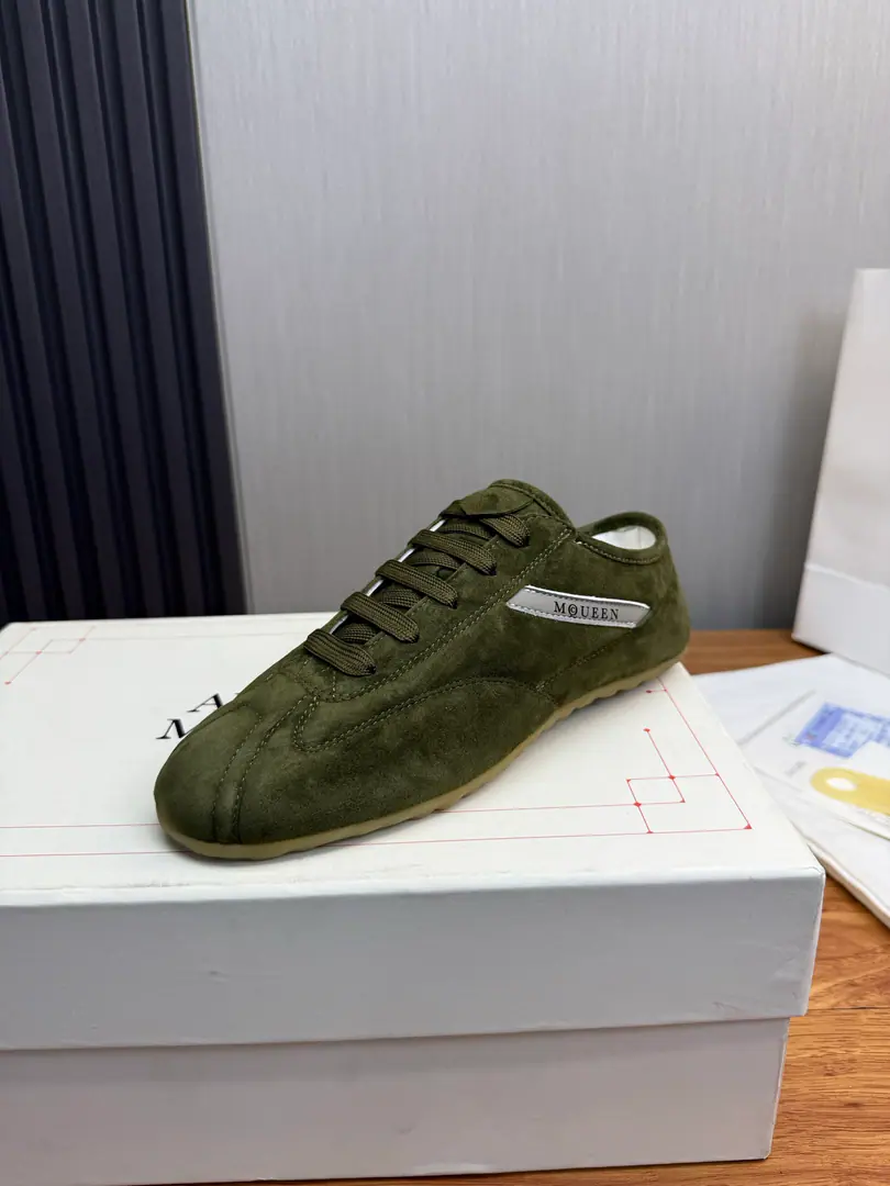 Plant McQueen..MQThe latest German shoe..Couples are a couple., It's a year-round.🔥 🩵🩷 Alexander McQUEENHigh version upgrades to highest quality again.Requisition level✅✅ 🏆Fabulous.: Italian imports are highly qualified. No more color for water. 🏆Uchi.: AThe first Italian import is resistant to the dirtyness of the silk net..Sweat..Breathe..Comfortable.🦶 🏆Foot.: The top version is imported into the Italian Super Soft Cow. 🏆Otsumi!: Original rubber floor+The counter.1:1 🏆Shoeboxes.: Original rice yellow box. Plus white caps for double protection..Buffet.Handbag..Accreditation1:1Shade it.4Set.I'll give you a pair of shoes.💖 🏆Codes: Women34-41.Men38-46 （Female size34. 40.41, Men38.45.46Customise, No re-election.）