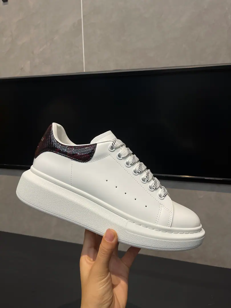 Alexander McQUEEN McQueen. No more color for water.,AThe first Italian import is in the super-softnet..It's dirty..Sweat..Breathe..Foot.: The top version is imported into the Italian super-sweet cow.: PU+The counter.1:1 🏆Shoeboxes.: Original rice yellow box. Plus white caps for double protection..Buffet.Handbag..Accreditation1:1Shade it.4Set.I'll give you a pair of shoes.. Codes: Women34-41.Men38-46 🏆Special Remarks（Female size34. 40.41, Men38.45.46Customise, No, no, no..Back.Change）