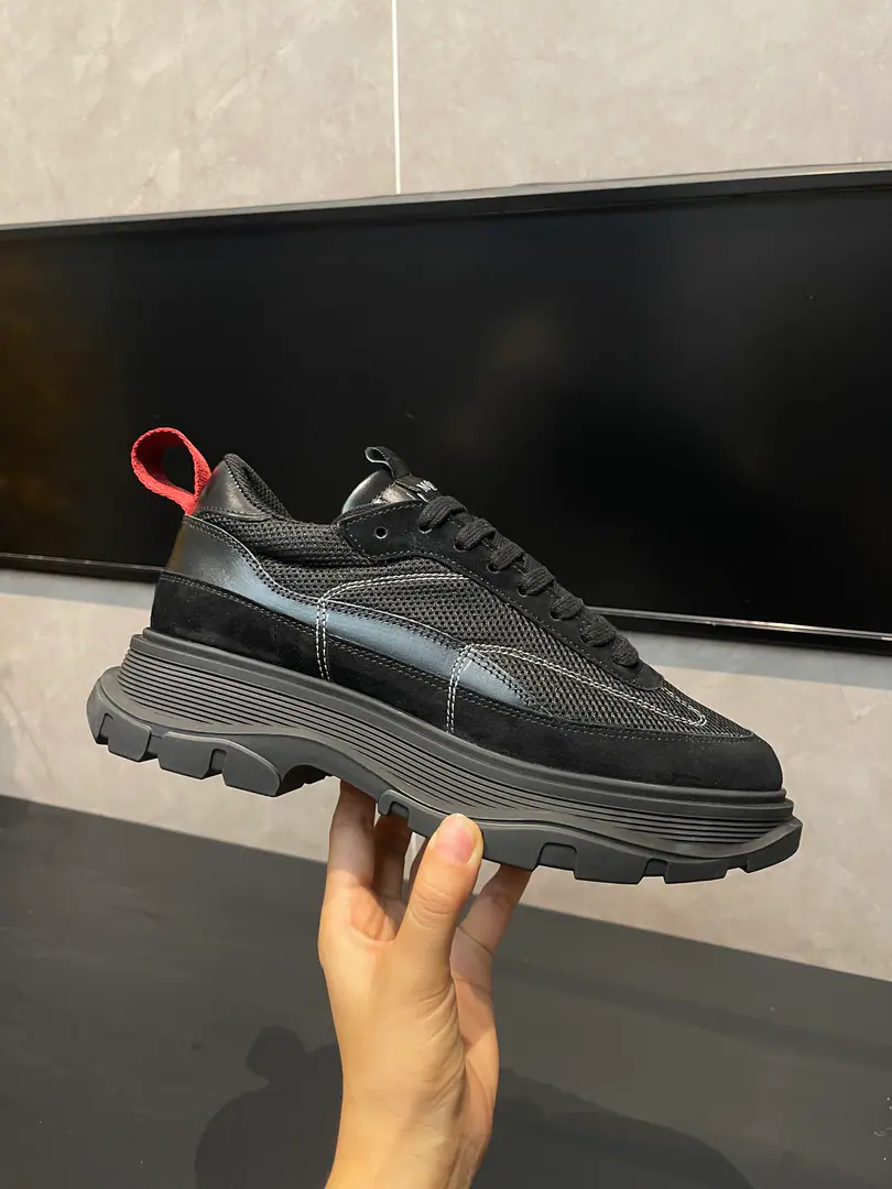 Alexander McQUEEN McQueen. Couples' leisure shoes. 🏆Fabulous.: Italian import quality. No more color for water. 🏆Uchi.: AThe first Italian import is in the super-softnet..It's dirty..Sweat..Breathe..Comfortable. 🏆Foot.: The top version is imported into the Italian Super Soft Cow. 🏆Otsumi!: PU+The counter.1:1 🏆Shoeboxes.: Original rice yellow box. Plus white caps for double protection..Buffet.Handbag..Accreditation1:1Shade it.4Set.I'll give you a pair of shoes.. 🏆Codes: Women34-41.Men38-46 🏆Special Remarks（Female size34. 40.41, Men38.45.46Customise, No, no, no..Back.Change）