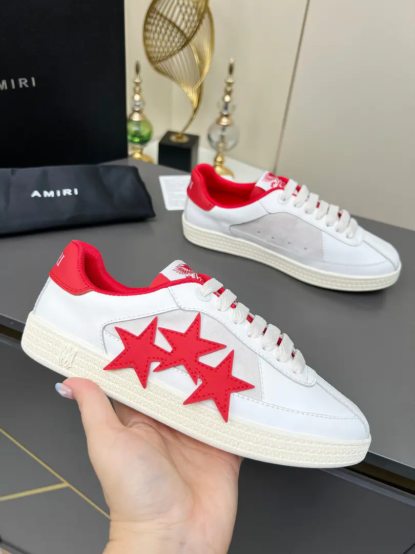 Get out of the factory. Bones and shoes.·AMIRI Skel-TopAmir.🔥At2025Early spring is a new one.“ThePacific” A series of low-end leisure sports and hysteria shoes., This is a sign-up shoe-wearing thing that covers both men and women., I'm drawing inspiration from the classic sports style of brand., ♪ Elegance blends the West Coast ♪. “ThePacific” Five Point Cracker Star.⭐️Series is rooted in Amiri A unique California gene., Showing a free and leisure atmosphere on the West Coast. Two styles for this series, I've incorporated branding marker elements.: Leather money is paired with white leather with the same colored soles., A little bit of star on the side of the shoe., Like California.. Black and ocean blues are shared colours for men and women, There's also a man's exclusive red star and a lady's exclusive light-fry star.. And the money is a classic bone-skinned shoe-side., The rubber soles and the skins are very good., Colours cover black, Chocolate and sand., For men and women. Imported cattle skins., Shoes side of the skeletal decoration., ♪ New and original ♪, It's a good stereo.！ High density air network in the fabric+Original OpenTPUOtsumi!🙏 Star Boss Red Render, 🚵🏻Shopping. Party. An essential part of tourism. 2025One of the most unmissable sneakers. ✦Colours: 10Colours ✦Codes: Female size 35--40 ✦Codes: Men 39--45