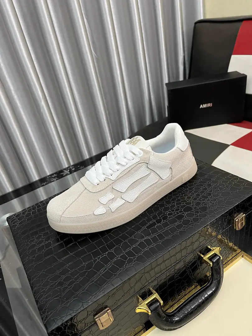 Get out of the factory.⌚️⌚️《AMIR*》New guy with a little leisure board and bone shoes., Another pair of insistible bones and shoes. Bones and shoes.AMIRIOne of the most popular singles. Use head-stressed shoes. The side bone is treated with two skins of cattle. It's a solid feeling. Pulp incision is treated with oil. Collapse Design Simple style Fashion Sports Custom MetalsLOGOThe branded shoelaces. Uniquely controlled top-of-the-line version Support comparison Airnets are in the air. Original rubber floor I'm not sure I'm gonna be able to get you a full-time leisure package. It's for every occasion. You're looking for a high quality. It's so cool on the upper foot. Size: 38- ️⃣Colour Optional