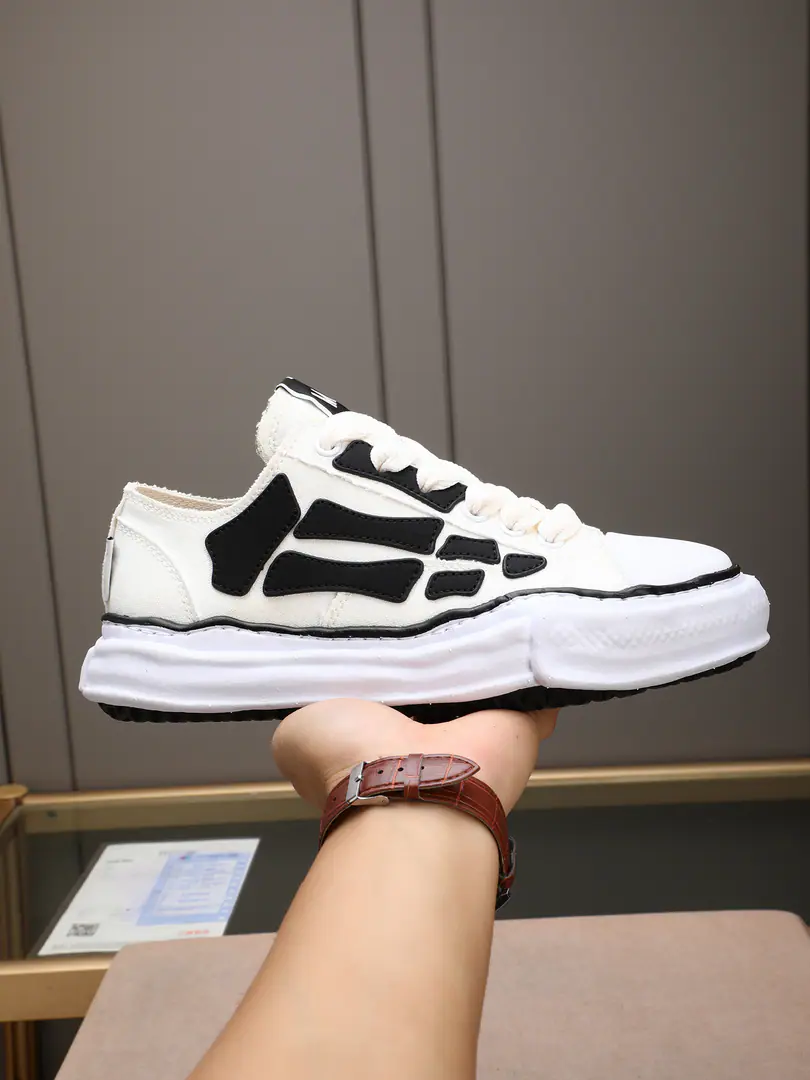 P AMIRI × Maison MIHARA YASUHIRO Bones dissolving shoes. Brand orders Original MonoQuality🌈 AMIRIxMMY Together. Launch joint shoes. The two brands are a fine combination of classic designs. Artificial clay molded shoe soles andAMIRIMarkerBONESThe details of leather embroidery are a feature of shoe money. Show a unique process and style🚩 Material: The shoe face is custom-made for space monica canvas.！ Uchi.: Original technology sheet, Otsumi!: Original model steel markEVABump bottom, Codes: Women35～39（40, I'll make sure I don't change it.） Men39～44（45, I'll make sure I don't change it.） Original package for full cabinet