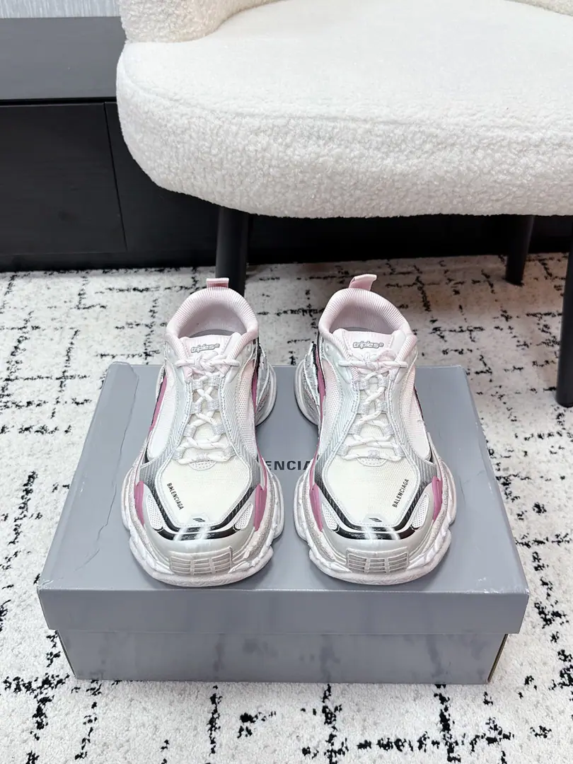 #Couple money. Balenciag* 26/ The early spring new money. - The relaxing old man's shoes. The souls of these shoes., It's the classic running shoes of the millennium., Multilayered Network+Twilight-style shoe., ♪ Bringing back the future from the past ♪, Take it.Y2KThe essence of the Millennium is perfect., I'm not sure if I can get a full recognition., The Parisian's coolness is the first glance., Details control direct ecstasy. It's not routine., Dating out of town., Or travel to take pictures?, These shoes are perfect.holdStay., The upper foot is the sense of walking., It's a big picture of what you're doing.. ✔️Fabulous.: Space technology fabric/3DPress Gradient Color/Airnets. ✔️Uchi.: The nylon webpaper. ✔️Otsumi!: Original rubber combination, large bottom ✔️size: 35-46（Women40 Men45 46Custom without re-offer） Pink（Female size35-42. 40 41 42Freeze!. ）