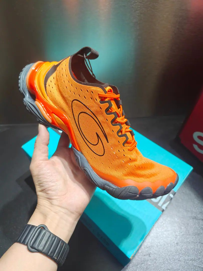Minoru. Balenciaga Anatomic Runner Parisian. The toe structure is designed with a lowlife life shoe. Shoes, one-faced, net-faced shoes., The flow line shone the dissection shoe., The iconic toe-shoes aren't a popular design., It's about pulling the whole shoe to the extreme.. Size: 35-45