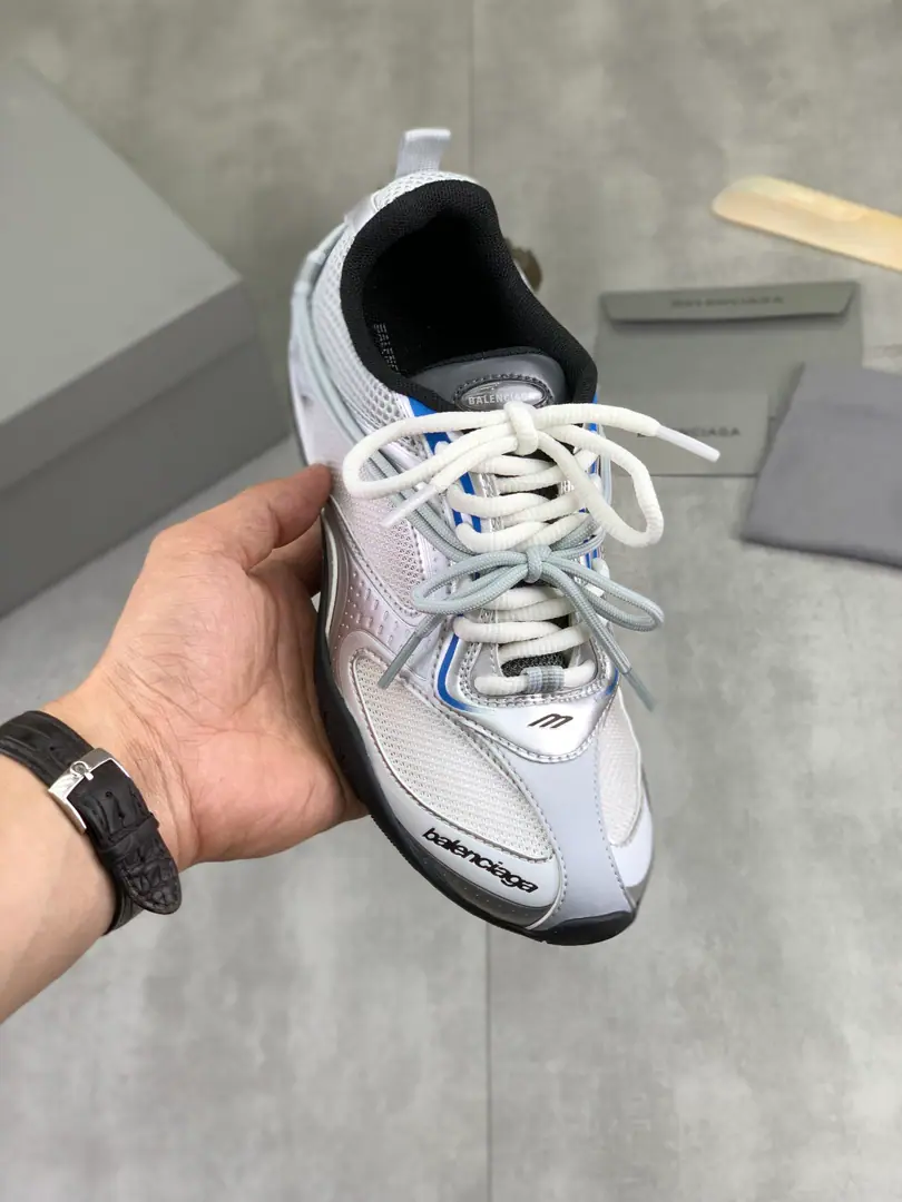 Plant prices Real value BalenciagaParisian.RaderSeries 2026ssNew brand-new sports shoes., The whole contours continue the brand's consistent future structure, Through multiple layers of airnet eye contact., The packaged bone and the thick bottom structure form a technically sensitive amount of weight., And the most obvious design is the double-layered strap system that runs through the shoe surface., Shoes strap from side to side and wrapping around shoes., Visual connection with the scratching of the outer side wall, Make the whole pair of shoes look like one.“Structure display”The mechanical sense of the..., It's a combination of tide-style shapes.. Fabulous.: Space technology fabric/3DPress Gradient Color/5Different air-nets. Uchi.: NYRnet Otsumi!: Original rubber floor Codes: 35-45 Original Packaging SupportNFCScan function