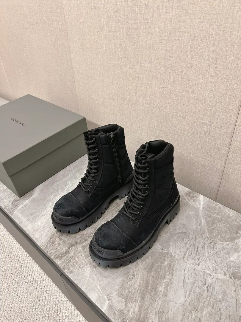 𝐁𝐚𝐥𝐞𝐧𝐜𝐢𝐚𝐠𝐚 𝐧𝐞𝐰 Parisian.|The New Autumn and Winter Lovers. The hole is old and retro., ♪ To be a new face ♪“The stroke.”Black 100-column classic color. There's a brand on the head of the big bottom.logo The special fabric of the shoe is made from the old water dyeing process. Original molding big bottom You wear it like you want it. Size: Women35-40 Men39-45
