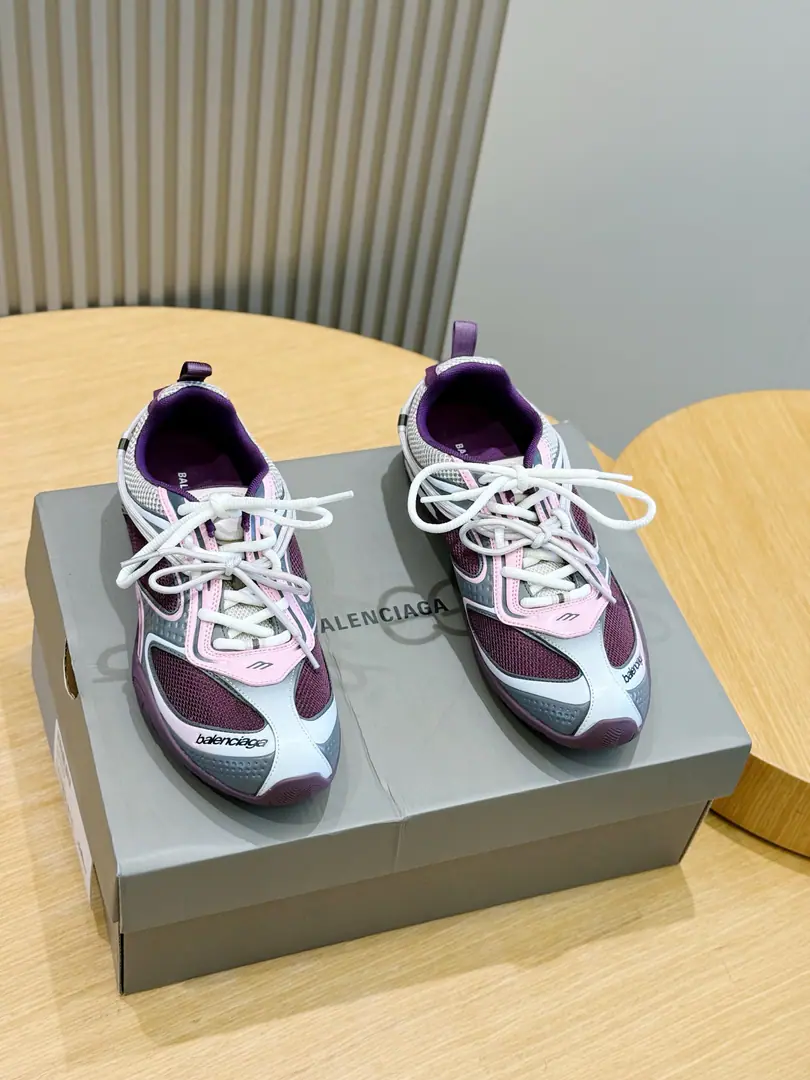 Balenciaga CircuitCouples' sneakers. The Parisian family's most suitable jogging shoes ever., The upper foot is so cozy and the upper soles are so cozy.. 5Layerd Baseback Version New sandals are strong. Rework. All the accessories are ordered to produce a tailor-made film. Correct font embroidery Thick, Location, Size is correct. SideTPUAero-hole matching I.O.D., MODOSoft Original unamended”Balenciaga" Group BottomLOGO Original customised import of technical fabric, Bottom4.5CM Uchi.: The original imported air network. Shoes under the sole.: The original combination of the bubble-blowing rubber. Size: Women35-40 Men39-44Code（Men38.45Do it.）