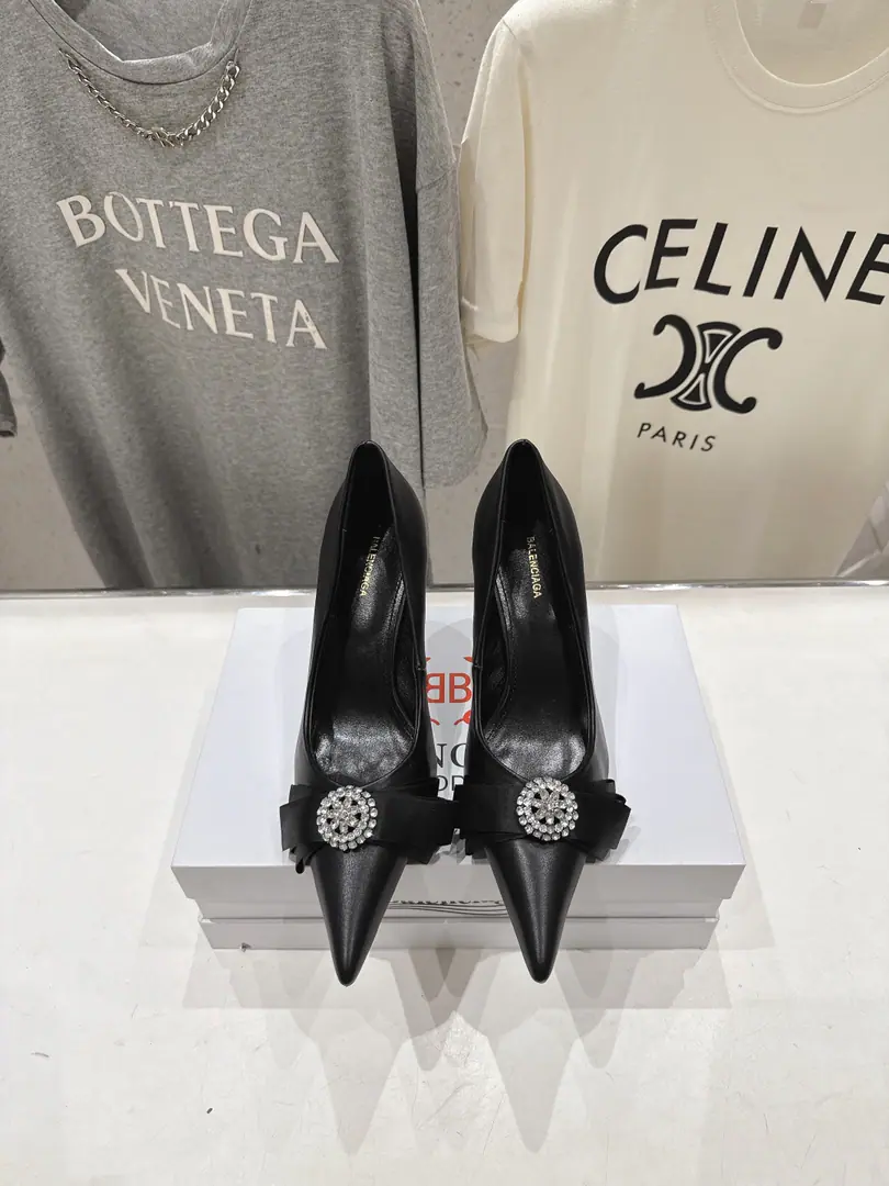 🏧𝐁𝐚𝐥𝐞𝐧𝐜𝐢𝐚𝐠𝐚/The classic Parisian. The water-drill butterfly is stomping up his heels. Top single shoe. And make the fun of it. The classics. And not swollen. And pulls the line. No foot-picking at all. The skin is soft. Top foot effect.👍 Customize original buttons It's really too delicate.～ Imported calf skin in original Uchi.+A foot-skin. The original Italian is a very big one. He's tall.8.0CM Size35-42 [34.40.41.42Custom]
