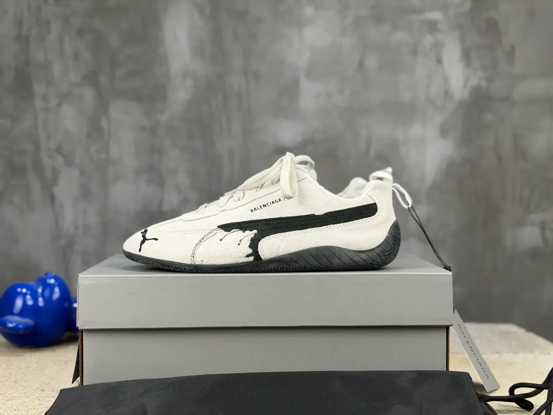 🌀Pure Balenciaga x Puma Boma! Speedcat Parisian co-owned low-ass leisure shoes. High end retail supply quality Size: 36 37 38 39 40 41 42 43 44 45 46 Attention.⚠️The line is designed for a pattern., No defects！Cut it off and no change.