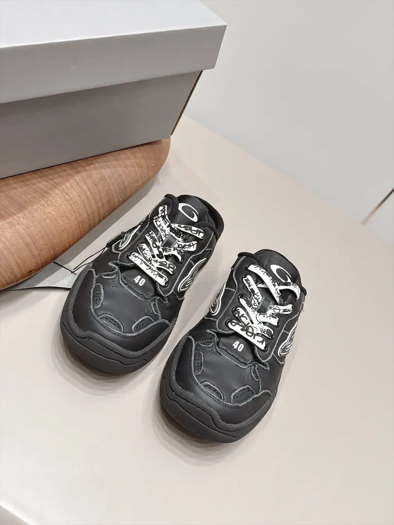 Get out of the factory.: Couples. 《Unique top version》 BalenciagaParisian.26vsSpring and Summer Sports Recreation Series…… 【A couple with a thick, half-slip shoes.】 Original procurement development, - One to one.Balenciaga 3XL Sneaker The whole shoe is taken.Balenciaga TrackandBalenciaga RunnerTwo shoe-type creative thinking. It's like a... TrackThe frame of the shoe was removed. And I'm going to inherit it. Runner♪ The flow of the shape and the Trackflat shoes.. And a pair of tied shoelaces in front of the shoe. Use as a denture…… ❶Fabulous.: Original custom-made cow skin ❷Uchi.: Original custom-made air network ❸Foot.: Original custom-made airnet infusion ❹Otsumi!: Original OpenTPUForm Bottom ❺Codes: 35-44（Women41.Men45.Custom） ❻Packaging: Original package ☀Colours:Synchronise update of the network
