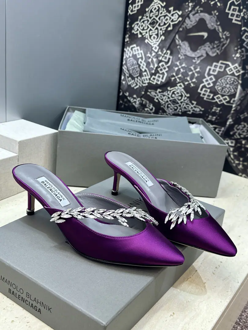 Plant prices Balenciaga Parisian.x MANOLO BLAHNlK 2026Spring and Summer, new girl shoes. MBLetterlogoPointy water drills a malt-button moller sandals. Material:The shoe is a silky little thing to come in.+In the skin of the sheep.+Import Australian drilling+Italy is a big-ass country. Size:34-42（34:40:41:42Custom without re-offer） He's tall.:6CM
