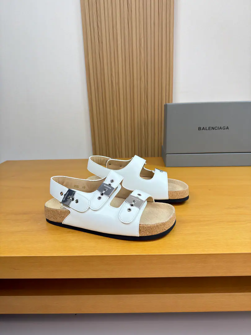 【 BALENCIAGA】Parisian. High-end quality Original List·- Rhythm slippers., BrandlogoMetal button decoration Shoe.: Imports🔝Napa green skin. Uchi.: Environmental anti-velvet. Otsumi!: It's so light.TPURubber bubbles. Combination to the base Super-high-quality control.·- I'm doing a little work.: Highlight(High-end·- How expensive.·Slot) Size: 39-44（38, 45, Make a reservation.)·BLCG0186