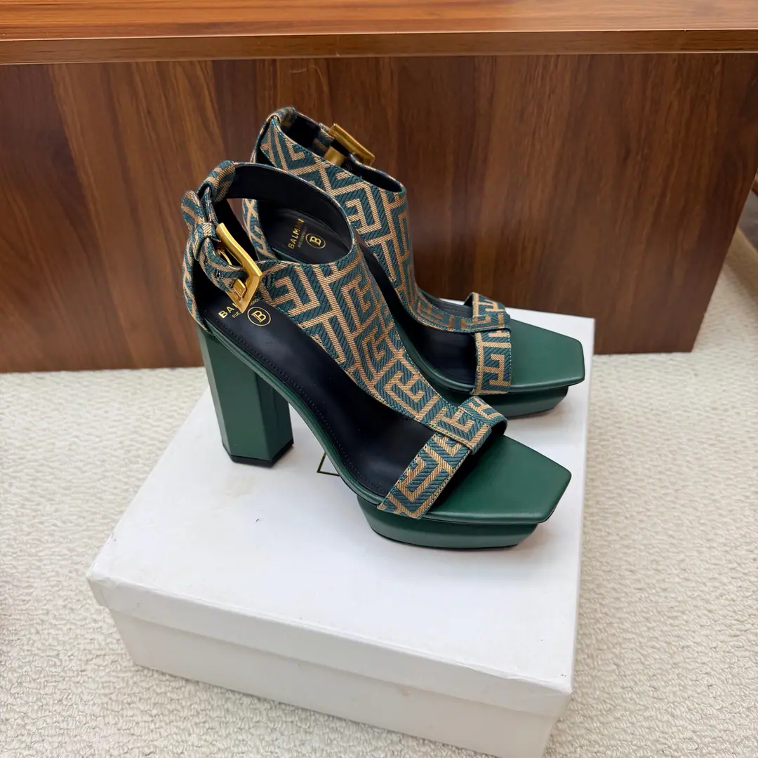 🖤𝘽𝙖𝙡*𝙖𝙞𝙣 Balman.2026Spring and summer's latest show hates the sandals of the water station.. Layout Leather. ʚ😊ɞ The name Balman.𝘽𝙖𝙡𝙢𝙖𝙞𝙣By the French fashion designer.𝙥𝙞𝙚𝙧𝙧𝙚 𝘽𝙖𝙡𝙢𝙖𝙞𝙣（Pierre..Balman.）Mr. S. was created1945The old fashion house., with𝘿𝙞𝙤𝙧, 𝘽𝙖𝙡𝙚𝙣𝙘𝙞𝙖𝙜𝙖And we're going to be the three-star fashions after World War II.[Sneak.][Sneak.]This is a purely manual fashion piece. ʚ😊ɞ 𝘽𝙖𝙡𝙢𝙖𝙞𝙣Balman. The more you look at it, the more you look at it. Get a pair of Balman's shoes.𝘽𝙖𝙡𝙢𝙖𝙞𝙣 The invincible is a beautiful place.[Tooth.][Tooth.][Tooth.]That's a lot of energy. It's not good.[Tooth.][Tooth.][Tooth.] 🐝👣 ✔Original plant development, No originals, no goods. 〰 ɪɴғᴏʀᴍᴀᴛɪᴏɴ 〰 💎Material: Original CustomiseLOGOBrush 💎Uchi.: Imported cattle skin 💎He's tall.: 10.5𝐶𝑀♡ 💎Otsumi!: Italian imports are so thick. 💎Codes: 36--42（40.41.42Custom without re-offer）