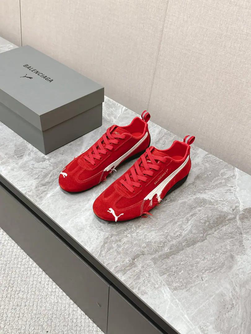 Balenciaga x PumaPuma's latest joint payment. - Tetsu. Parisian show shows the highest singles. So many stars, fashion masters, grow grass. The classic BMW shoes are the original. ➕The same destruction process as the upper house. The only thing that can come up with this is the old shit. I just want to say it's cool.！The Bulma classics give it a different definition. The only thing that's dirty with the old shoe is his soul. The skin is for imported cattle. It's a cow's skin inside. OriginalTPUThe bottom is particularly soft.Size: 35-44