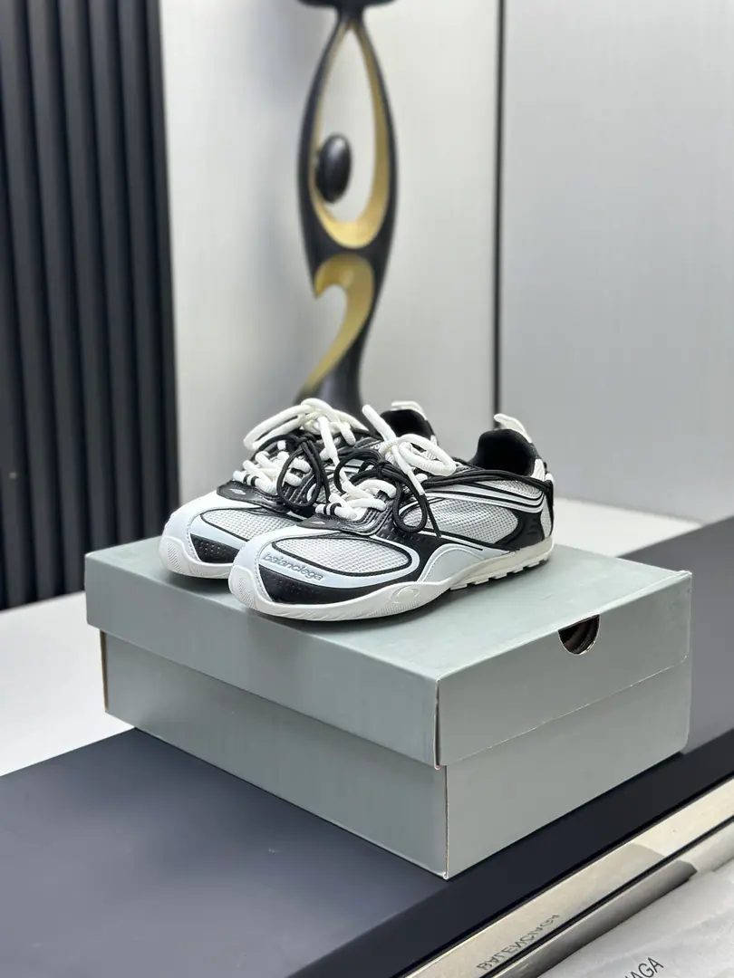 The factory is selling it. 🔥The latest Parisian.🔥𝗕𝗔𝗟𝗘𝗡𝗖𝗜*The plain version of the big bottom The sneakers are strong. Rework. All the accessories are ordered to produce a tailor-made film. Correct font embroidery Thick, Location, Size is correct. SideTPU Aero-hole matching I.O.D., TPUSoft Original unamended "Balenciaga" Otsumi!LOGO Stereo. Original plant leather Procurement of original factory net veils Size 35 36 37 38 39 404142434445！