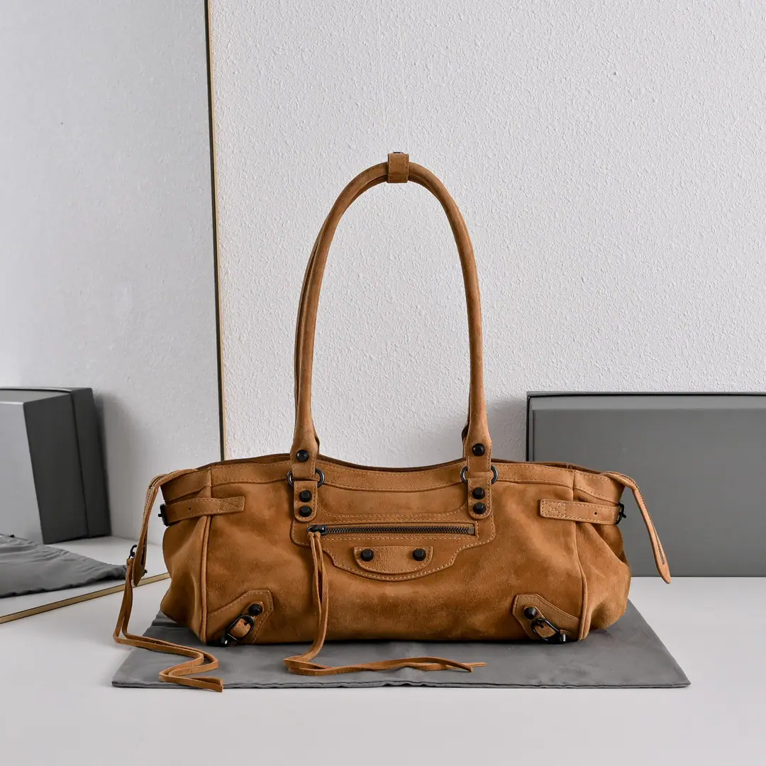 Bark's stick, leather.lecity. Colours: Light brown.