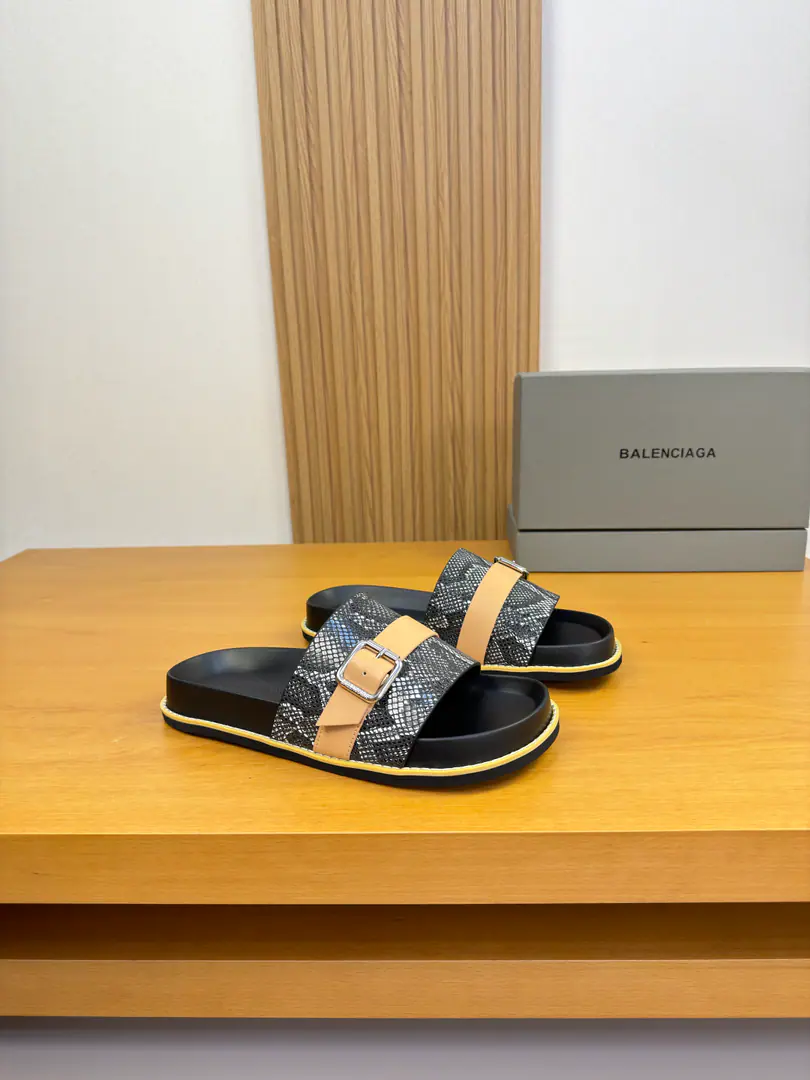 【 BALENCIAGA】Parisian. High-end quality Original List·- Rhythm slippers. Shoe.: Imports🔝A snake skin., BrandlogoMetal button decoration Uchi.: Environmental anti-velvet. Otsumi!: It's so light.TPURubber bubbles. Combination to the base Super-high-quality control.·- I'm doing a little work.: Highlight(High-end·- How expensive.·Slot) Size: 39-44（38, 45, Make a reservation.)·BLCG0186