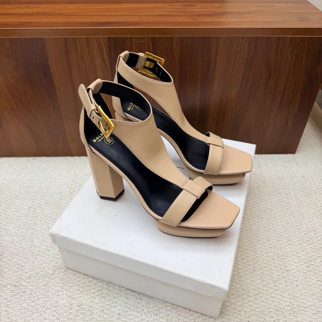 🖤𝘽𝙖𝙡*𝙖𝙞𝙣 Balman.2026Spring and summer's latest show hates the sandals of the water station.. Layout Leather. ʚ😊ɞ The name Balman.𝘽𝙖𝙡𝙢𝙖𝙞𝙣By the French fashion designer.𝙥𝙞𝙚𝙧𝙧𝙚 𝘽𝙖𝙡𝙢𝙖𝙞𝙣（Pierre..Balman.）Mr. S. was created1945The old fashion house., with𝘿𝙞𝙤𝙧, 𝘽𝙖𝙡𝙚𝙣𝙘𝙞𝙖𝙜𝙖And we're going to be the three-star fashions after World War II.[Sneak.][Sneak.]This is a purely manual fashion piece. ʚ😊ɞ 𝘽𝙖𝙡𝙢𝙖𝙞𝙣Balman. The more you look at it, the more you look at it. Get a pair of Balman's shoes.𝘽𝙖𝙡𝙢𝙖𝙞𝙣 The invincible is a beautiful place.[Tooth.][Tooth.][Tooth.]That's a lot of energy. It's not good.[Tooth.][Tooth.][Tooth.] 🐝👣 ✔Original plant development, No originals, no goods. 〰 ɪɴғᴏʀᴍᴀᴛɪᴏɴ 〰 💎Material: Original CustomiseLOGOBrush 💎Uchi.: Imported cattle skin 💎He's tall.: 10.5𝐶𝑀♡ 💎Otsumi!: Italian imports are so thick. 💎Codes: 36--42（40.41.42Custom without re-offer）